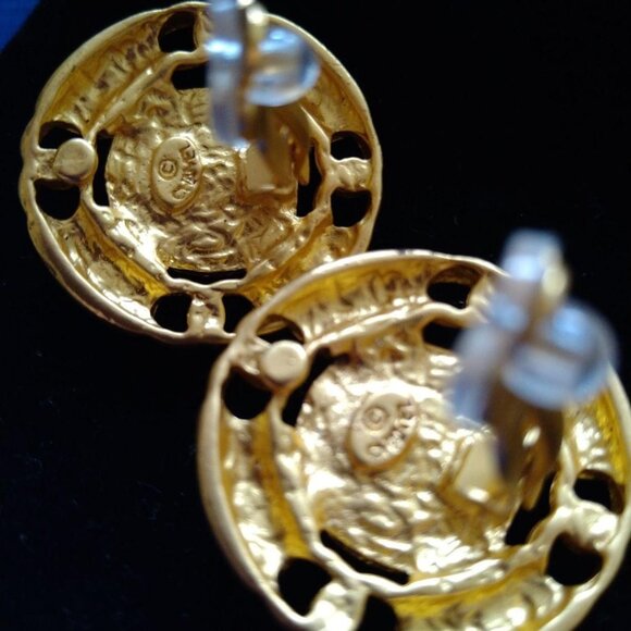 Authentic CHANEL Earrings Rare Vintage Gold Emerald Green Clip On Gripoix  1.5" - Picture 2 of 7